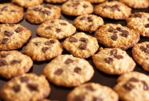 Como fazer cookies com gotas de chocolate fácil