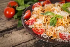 Macarronada com tulipas de frango