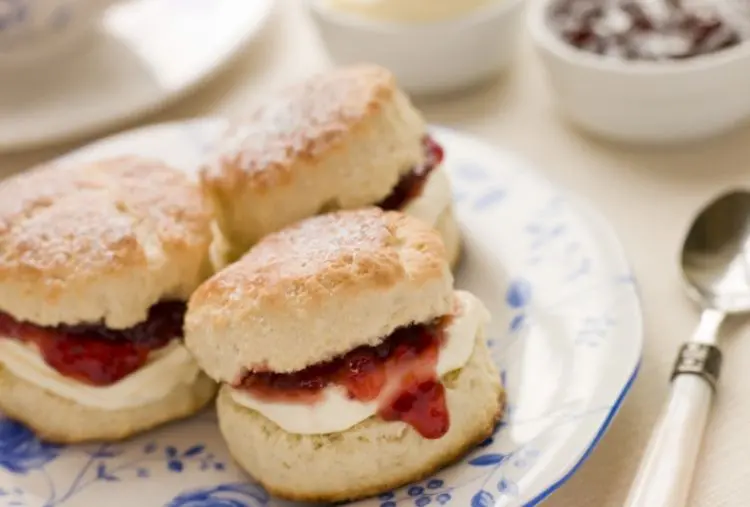 Scones com recheio