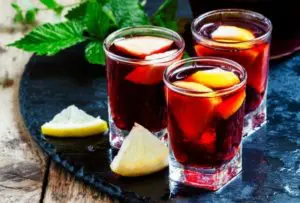 caipirinha de vinho com limão