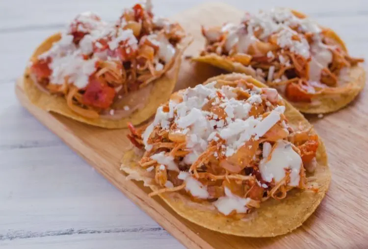 Canapés de frango simples