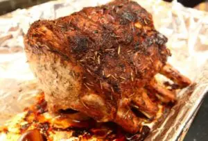 costelinha de porco assada com maçã