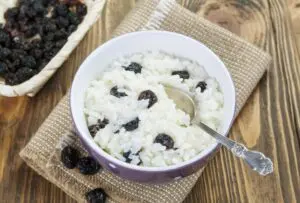Arroz com uva-passa