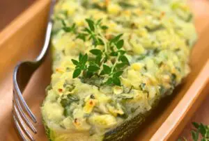 Abobrinha recheada low carb