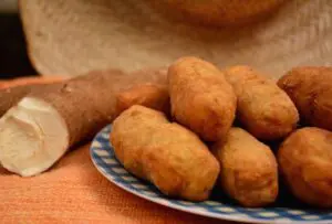 Bolinho de mandioca recheado