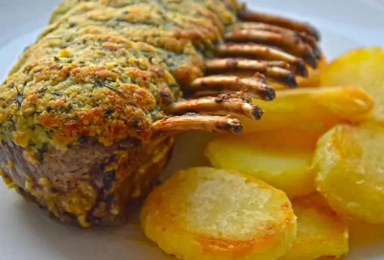 Carré de Cordeiro com crosta de ervas