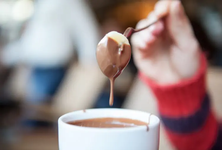 Fondue econômico de chocolate
