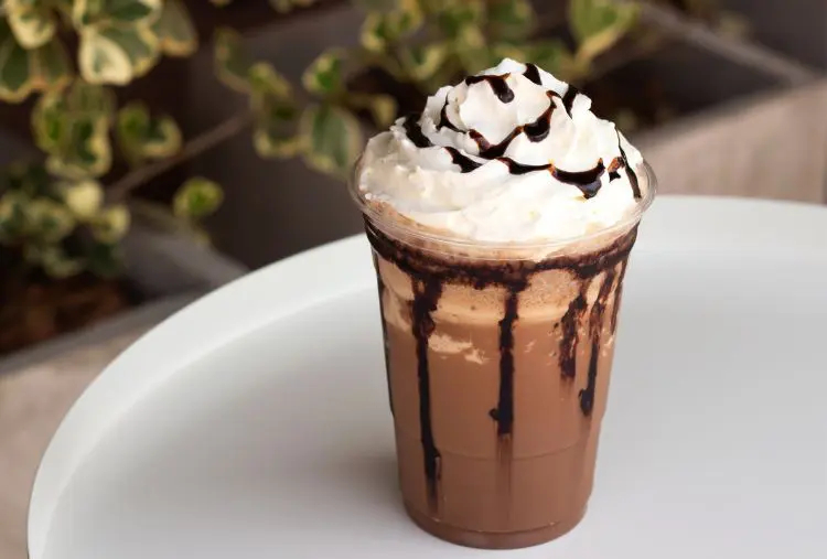Milk- shake de chocolate com chantilly