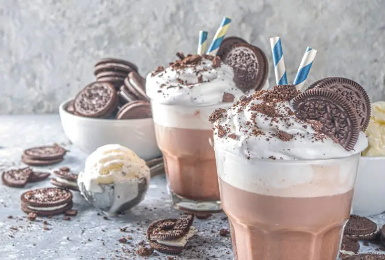 Milk-shake de oreo com leite ninho