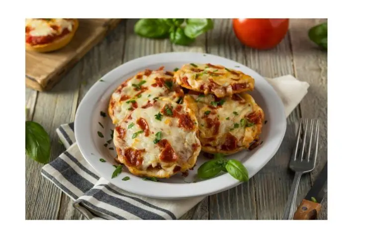 Mini pizza calabresa