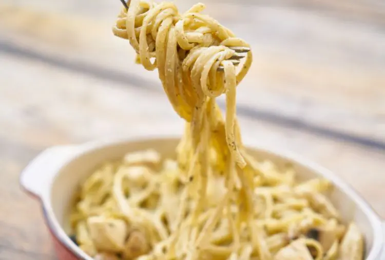 Miojo carbonara