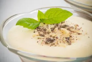 Musse de chocolate branco e hortelã