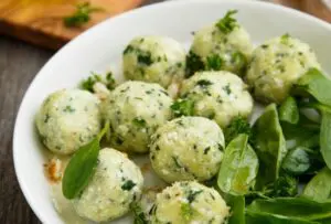 Nhoque de ricota e espinafre