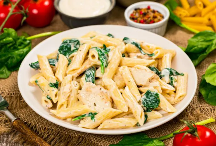 Penne ao molho de espinafre