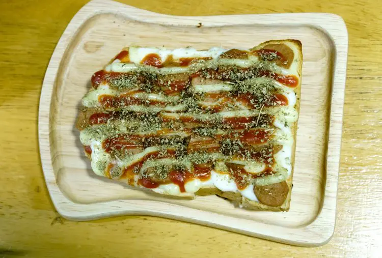 Pizza de pão de forma na airfryer (ou no forno)