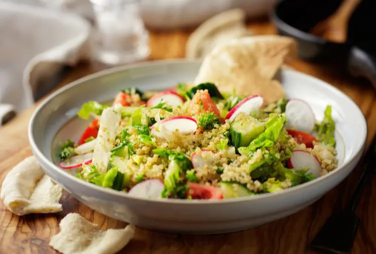 Salada de quínoa leve