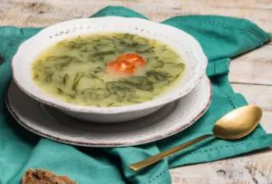 Sopa detox de couve