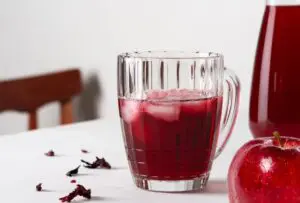 Suchá de hibisco com maçã e gengibre