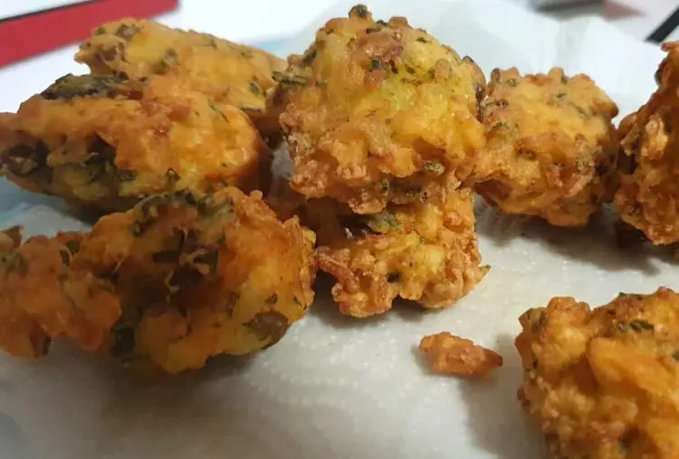 bolinho de arroz simples com queijo ralado