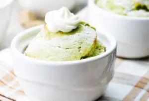 bolo de caneca low carb de espinafre