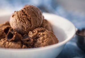 sorvete vegano de chocolate com abacate