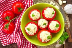 tomate recheado com ovo