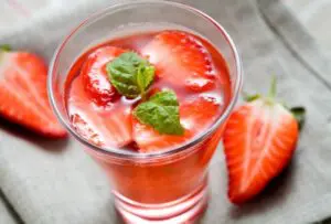 Caipirinha de morango com vodka