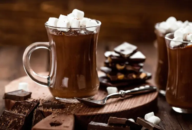 Chocolate quente com leite condensado