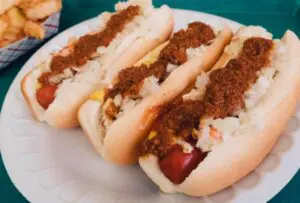Molho de cachorro quente com carne moída