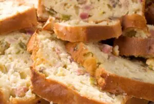 bolo salgado de presunto e queijo