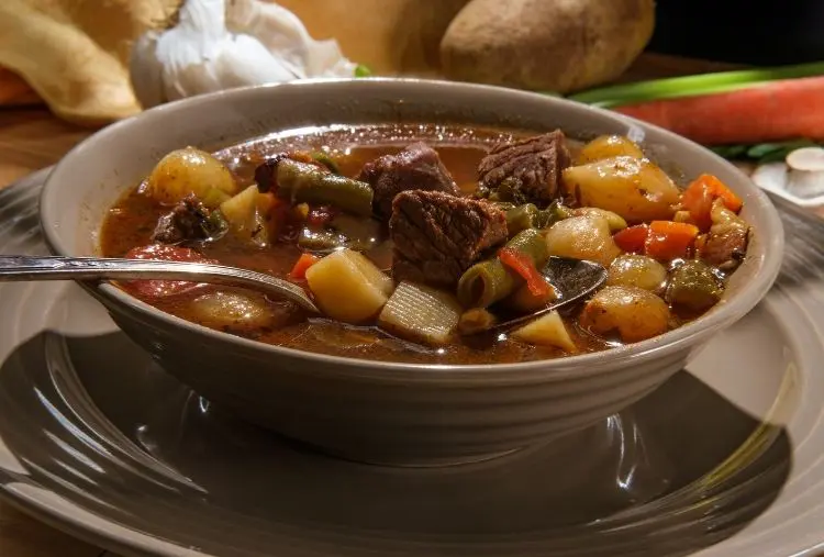 carne de panela com legumes