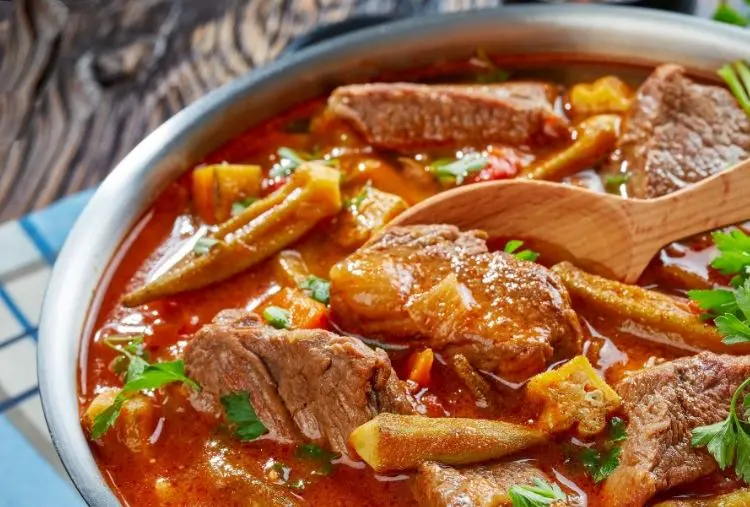 carne de panela com quiabo