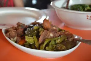 carne de porco com quiabo