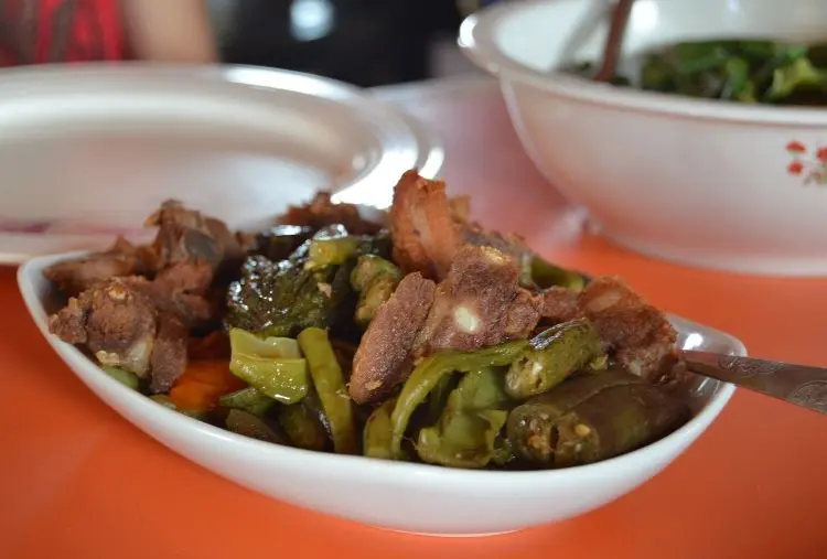 carne de porco com quiabo