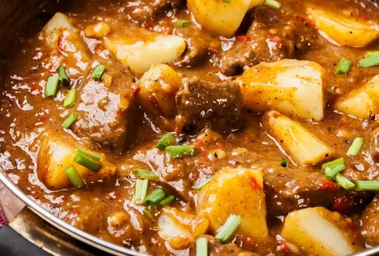 carne de porco na panela de pressão com batata