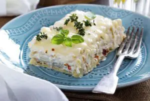 lasanha de file de peixe com molho branco