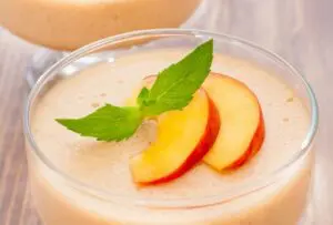 mousse de pêssego em calda