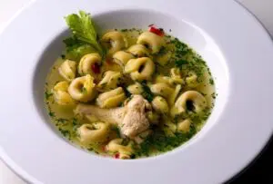 sopa de capeletti com legumes