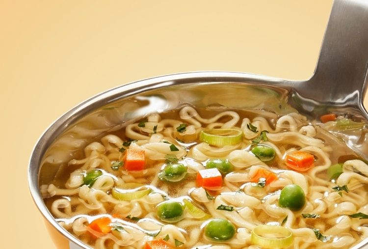 sopa de macarrão com legumes