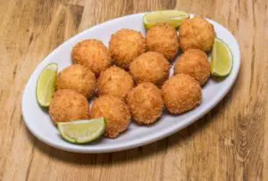 bolinho de bacalhau com batata simples