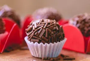 brigadeiro com barra de chocolate