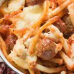 macarrão com almôndegas e queijo