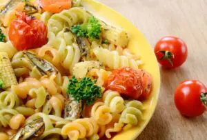 macarrão com sardinha e milho